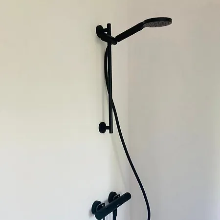 شقة Wohlfuehlwohnung Mit Parkplatz, Zentral, Schnelles Wlan, Bodensee & Schweiz Naehe سينغن
